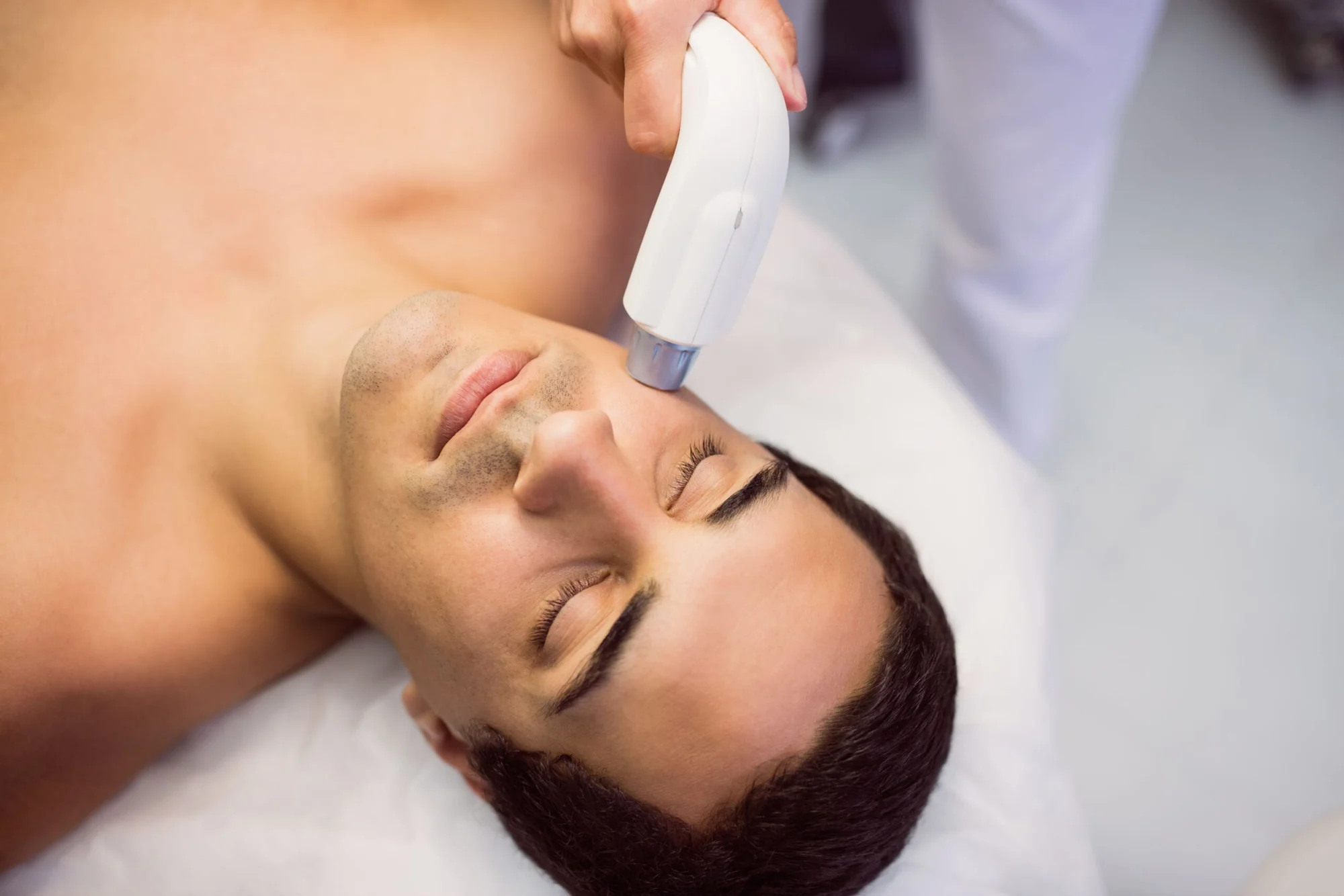 Atendimento estético masculino em imagem do site da Homenz